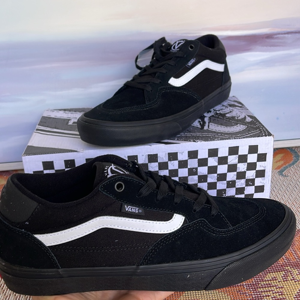 Vans WMNS Rowan
Black/Black/White
VN0A5JICB8C
Sneakers - Picture 12 of 16